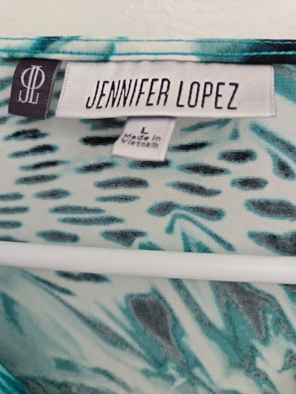 Jennifer Lopez Green Animal Print V-Neck Long Sleeve Top Size L-Dressy Casual - Picture 2 of 9